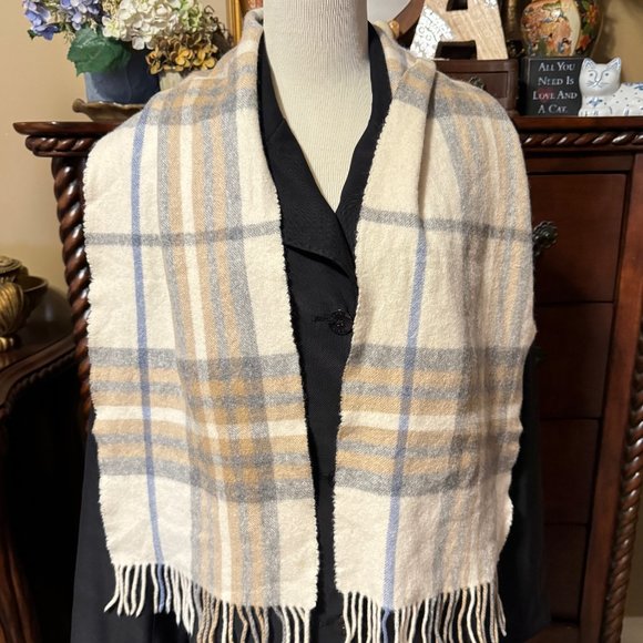 V. FRAAS 100% Cashmere Plaid Scarf - Picture 2 of 10